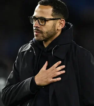 Chelsea demite técnico Rosenior em meio à pior seca de gols em décadas