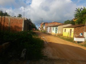 Moradores de localidade de Maragogi sofrem há meses com falta d'água