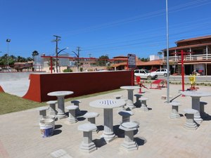 Prefeito Cláudio Filho Cacau inaugura Praça Caravelas, na Praia do Francês