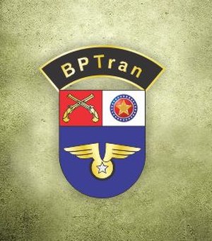 Militares do BPTran prendem indivíduo foragido da Justiça em ponto de ônibus de Maceió