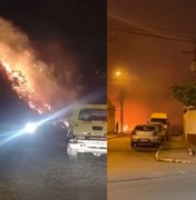 [Vídeo] Incêndio de grandes proporções atinge Ladeira do Bonfim e ameaça casas da região