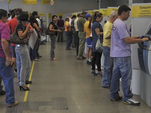 Agências bancárias abrem em horário especial nesta segunda-feira