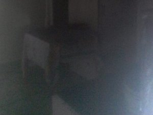 Esquecido na tomada, celular provoca incêndio e bombeiros alertam