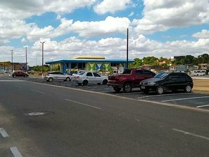 Motoristas e pedestres aprovam vagas de estacionamento liberadas no Parque Ceci Cunha, diz SMTT