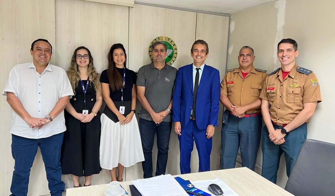 Defensoria Pública articula retirada de fios irregulares em postes de Maceió