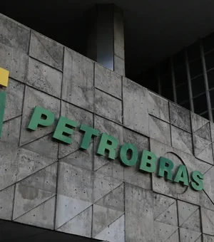 Funcionários da Petrobras entram em greve por tempo indeterminado