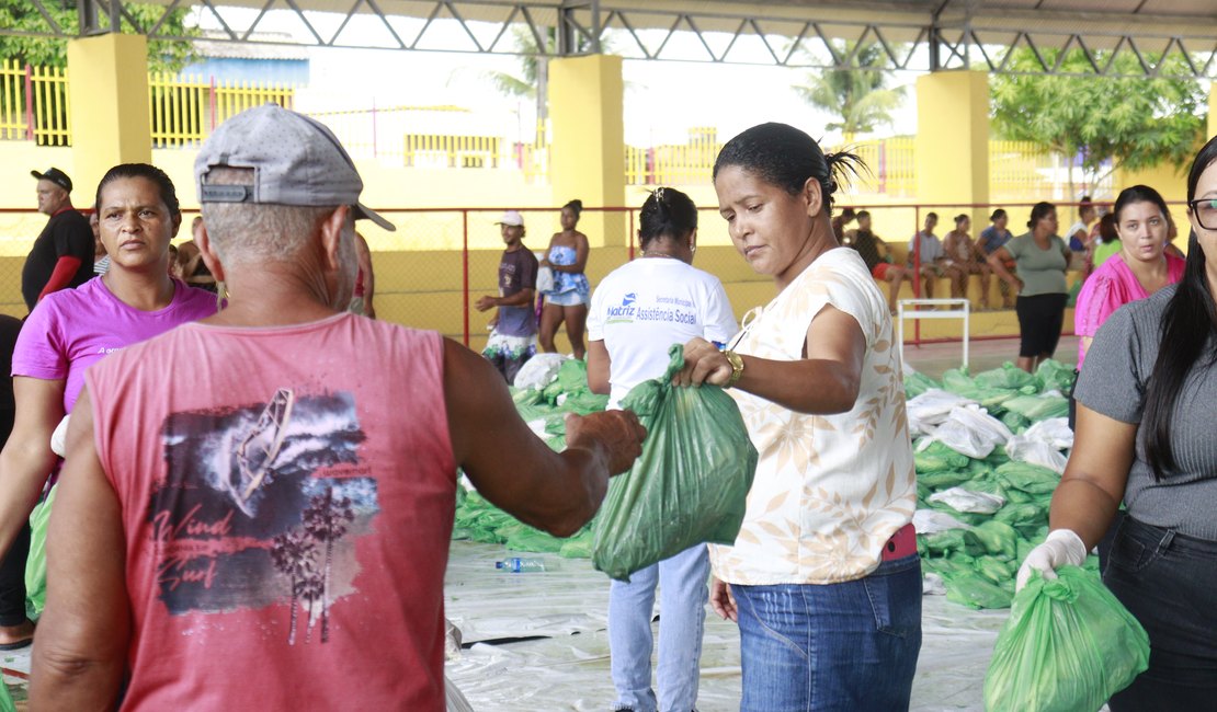 Vinte toneladas de peixes são entregues em Matriz de Camaragibe