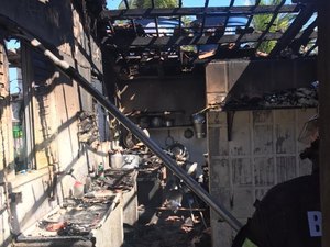 Estabelecimento comercial pega fogo após vazamento de gás em Marechal Deodoro