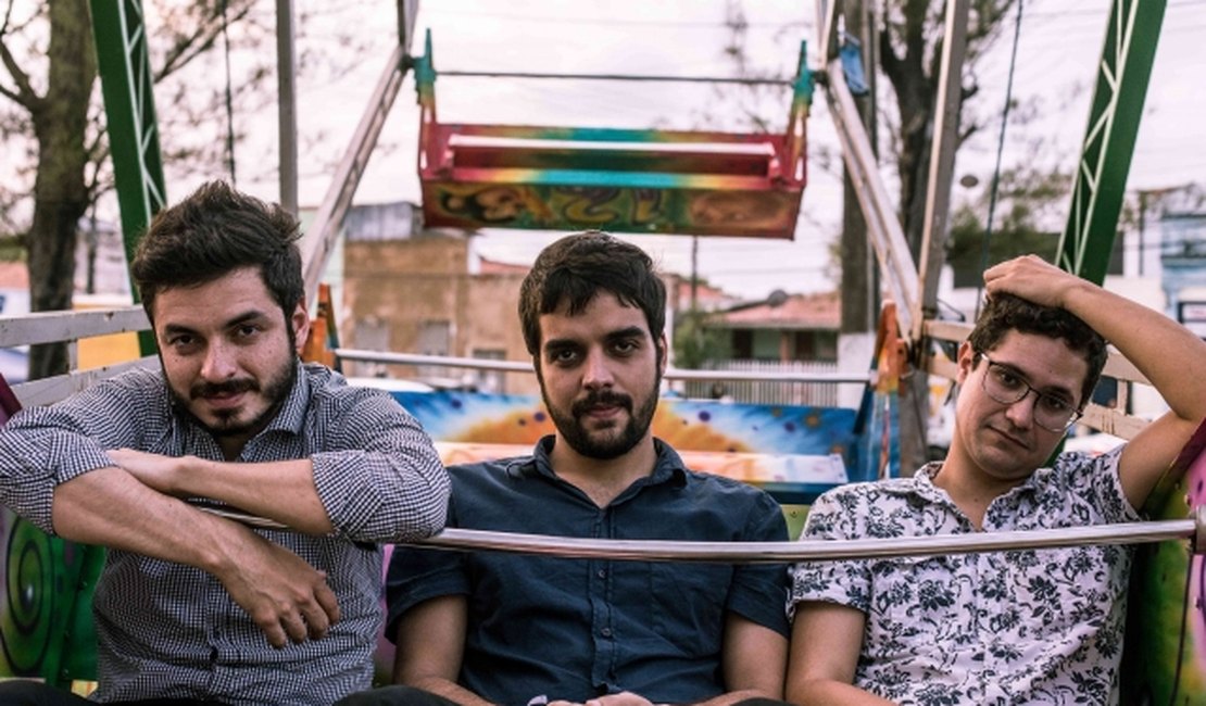 Super Amarelo lança primeiro disco com show no Orákulo