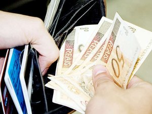 Rendimento do trabalhador alagoano caiu quase 5% no ano passado, aponta MTE