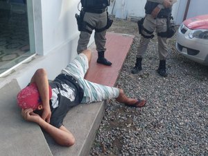 Homem sofre surto e tenta matar a própria mãe em Craíbas