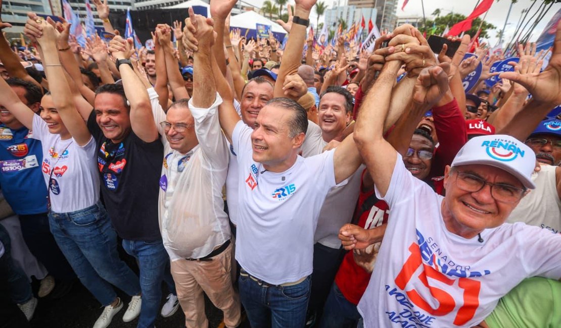 Renan Filho reúne multidão na orla de Maceió e campanha estima público de 80 mil