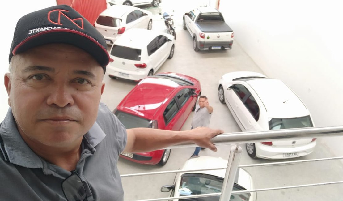 Dono de loja de carros sofre mal súbito enquanto conduzia motocicleta e morre em Arapiraca