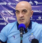 CSA anuncia desligamento do técnico Itamar Schülle após resultados negativos na temporada