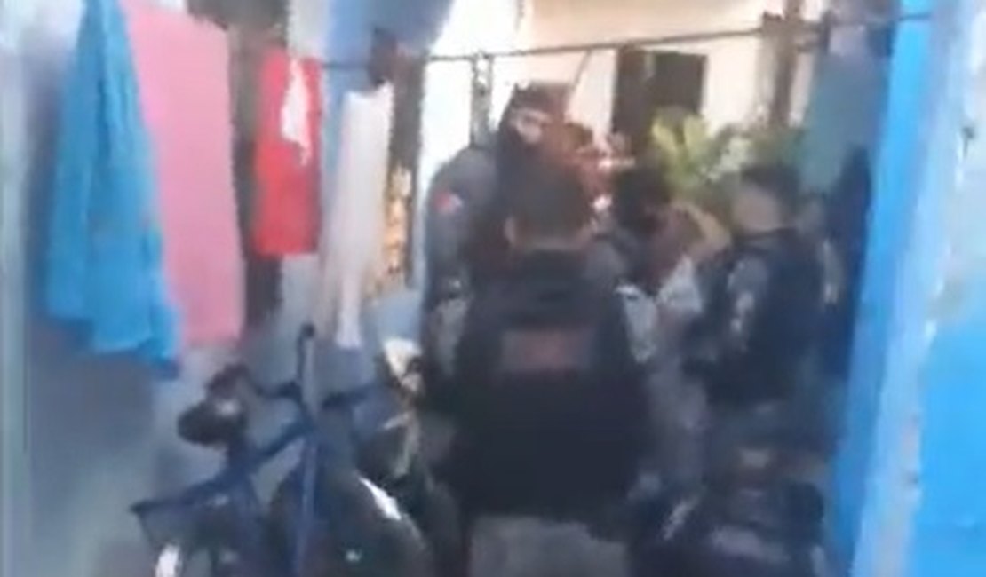 [Vídeo] Moradores do Vale do Reginaldo denunciam ação truculenta da PM