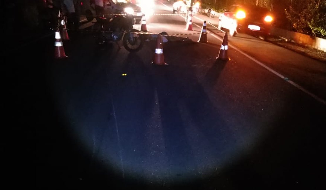 Pneu de motocicleta estoura e garupa morre durante acidente em São Sebastião