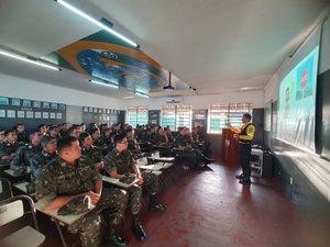 SMTT realiza palestra sobre direção defensiva para atiradores do Tiro de Guerra