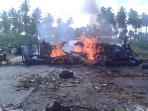 Bugueiros interditam rodovia AL-101 Norte e reivindicam direito de trafegar em Maragogi