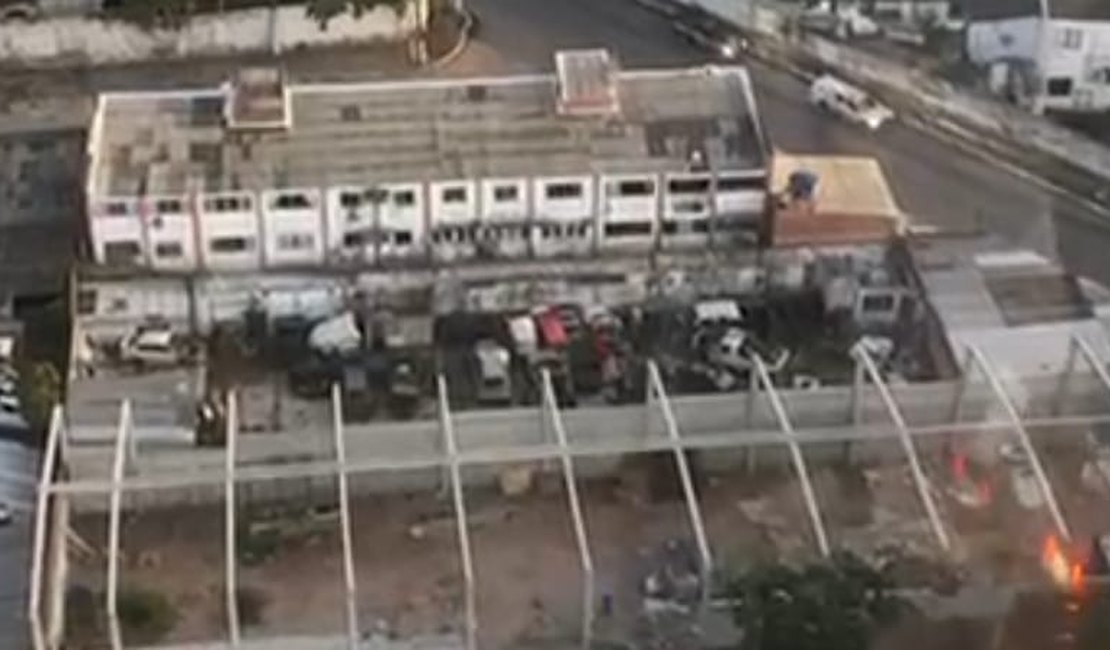 Falso mecânico desmontava carros de clientes para vender peças ilegalmente com ajuda da mãe