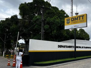 Acesso ao Aldebaran pela Avenida Menino Marcelo é interditado para troca de postes