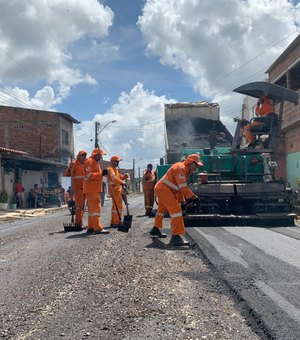 Infraestrutura inicia pavimentação de avenida no Village Campestre