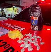 Homem é preso acusado de tráfico de drogas em praça pública de Maceió