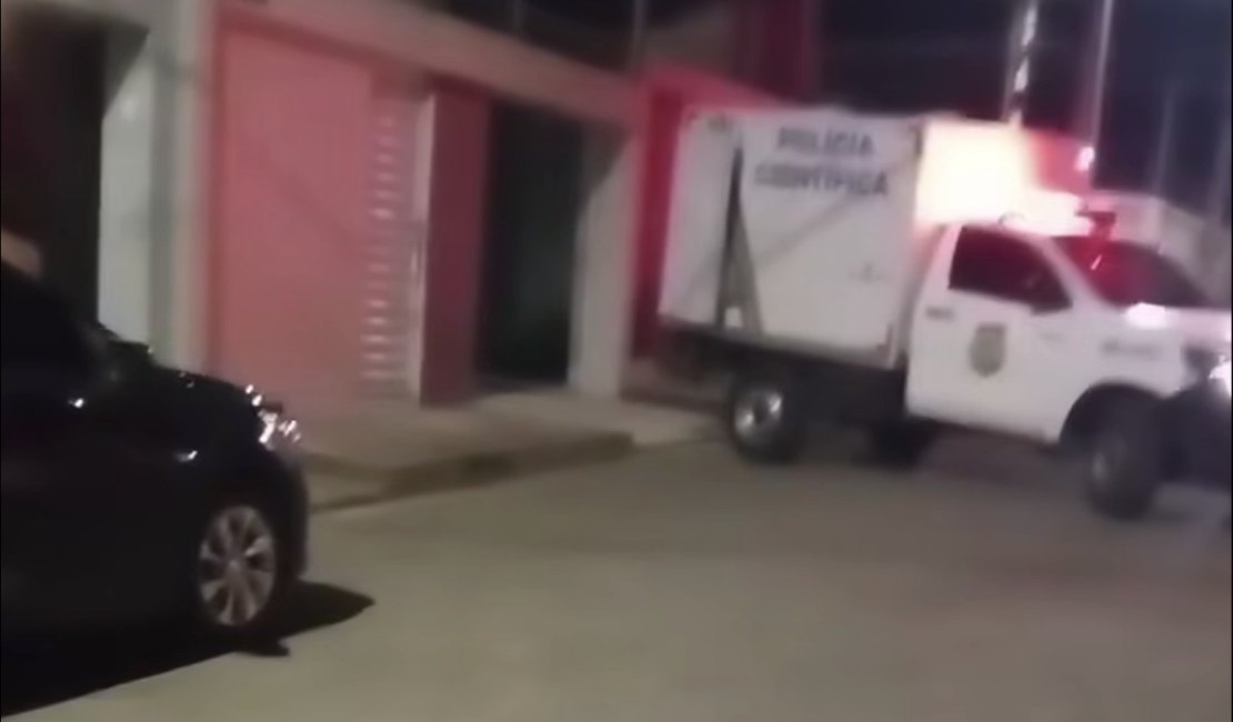 Corpo de mulher em decomposição é encontrado dentro de residência em Arapiraca