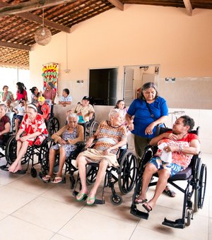 Casa dos Velhinhos de Arapiraca recebe uma tonelada de alimentos do Programa Alagoas Sem Fome