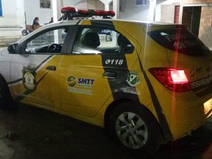 Agente da SMTT Arapiraca leva soco de motociclista durante ação de fiscalização