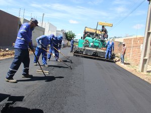 Prefeitura de Arapiraca realiza reparos de pavimentação na cidade