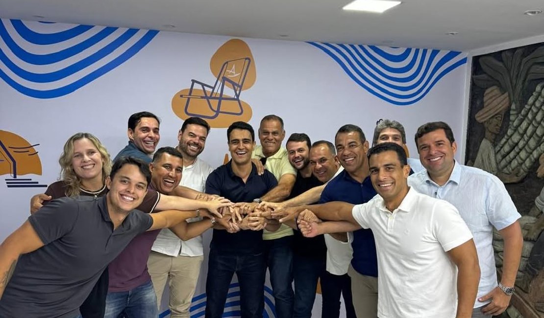 PL veta saída de vereadores para não inviabilizar palanque de Flávio Bolsonaro em AL