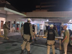 Para conter abusos, policiais fazem operações em lojas de conveniência de Maceió