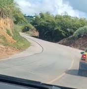 [Vídeo] Veículo da Secretaria de Saúde de Matriz de Camaragibe incendeia na AL 105