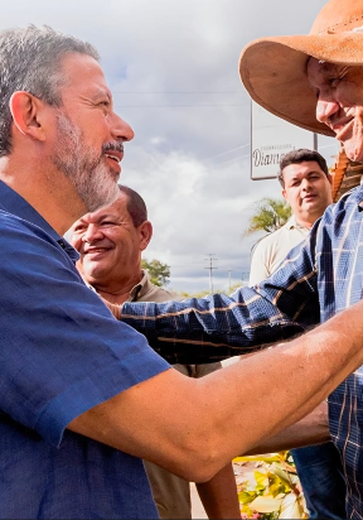 Com investimentos liderados por Arthur Lira, kits de irrigação fortalecem agricultores do Canal do Sertão