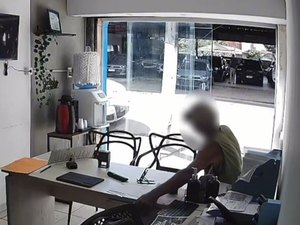 [Vídeo] Idoso suspeito de furtar comércios é preso em flagrante em Palmeira dos Índios