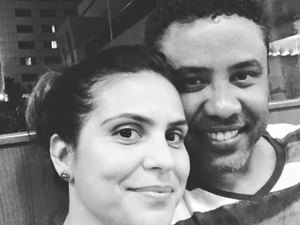 Ex-zagueiro faz sucesso como empresário da esposa