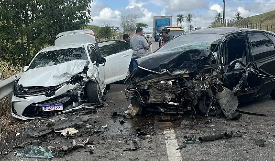 Três pessoas ficam feridas em colisão registrada na manhã desta quarta-feira em Maribondo