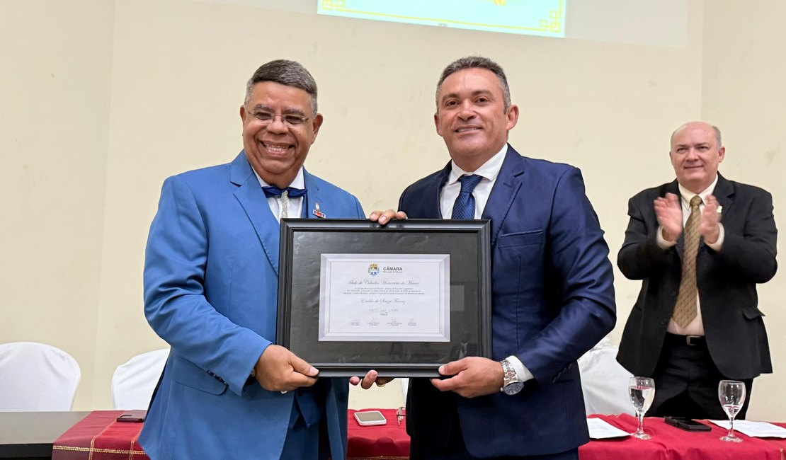Câmara de Maceió entrega Título de Cidadão Honorário ao professor universitário Eraldo de Souza