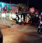 Carro capota em frente ao centro de treinamento do Asa