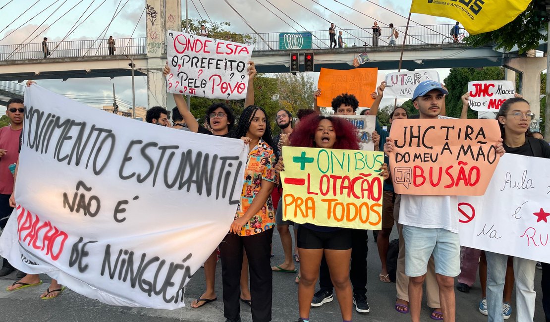 [Vídeo] Estudantes da Ufal realizam mais um protesto devido à falta de ônibus