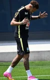 Em campo: Neymar segue nova etapa de treinos na Seleção