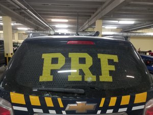 Viatura da PRF é depredada na BR-104