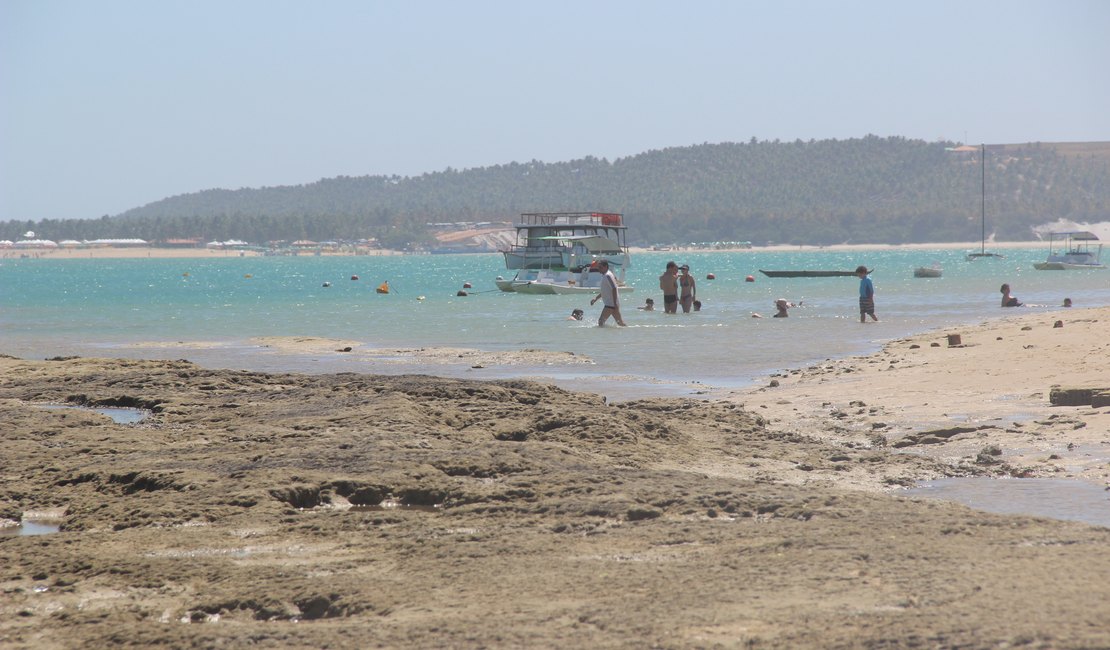 Praias do litoral alagoano apresentam 12 trechos impróprios para banho de mar