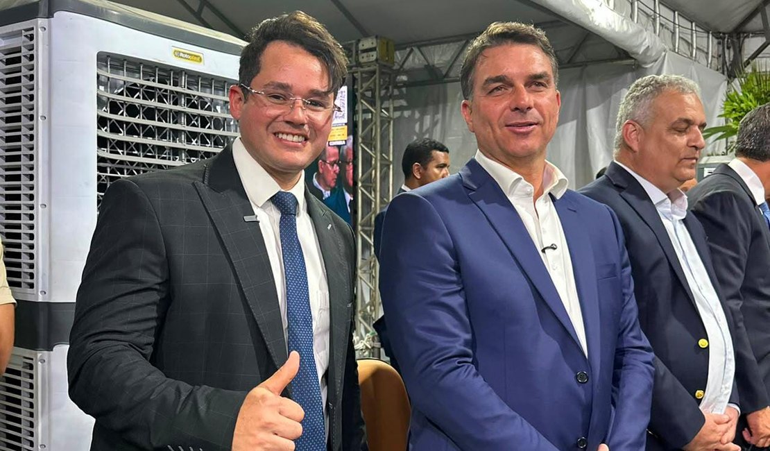 Gunnar Nunes recepciona Flávio Bolsonaro em celebração dos 111 anos da ADAL