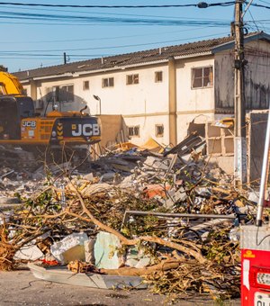 Prefeitura de Maceió inicia remoção de entulhos de prédio que desabou após explosão