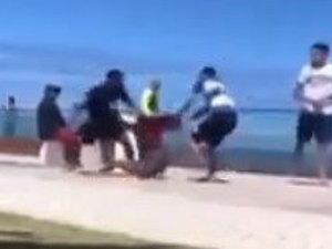 Vídeo mostra torcedor do CRB sendo agredido no Marco dos Corais