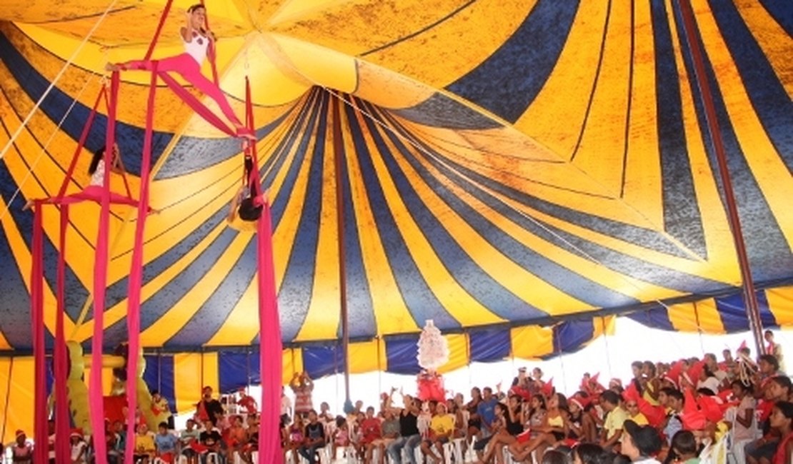 Prefeitura comemora um ano de atividades da Escola de Circo