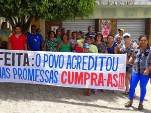 Professores reivindicam pagamento de salário