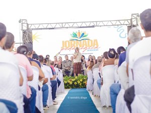 Prefeita Tia Júlia prestigia segundo dia da Jornada Pedagógica da Educação
