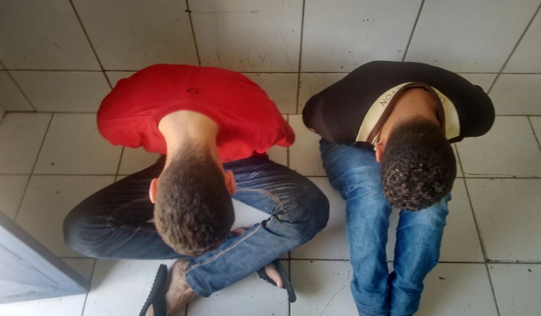 Jovens são presos suspeitos de tentativa de assalto em Maceió 
